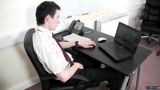 Naughty amateur Evan Zero cums while masturbating solo